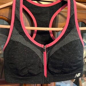 New Balance Sports Bra w/zipper & removable cups L/XL